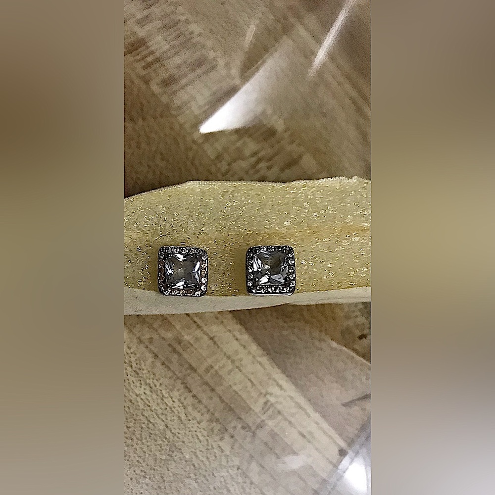 Sterling silver earrings pair, brand new!!